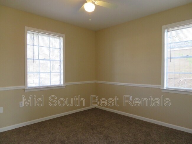 Foto del edificio - 4330 Merlcrest Cove