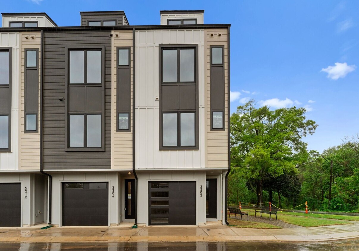 Foto principal - Brand New 3BR/3.5BA Townhome in Charlotte