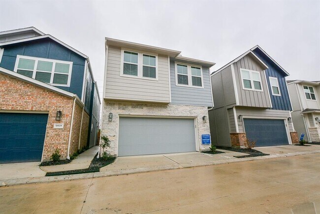 Foto del edificio - 9816 Rugged Oaks Dr