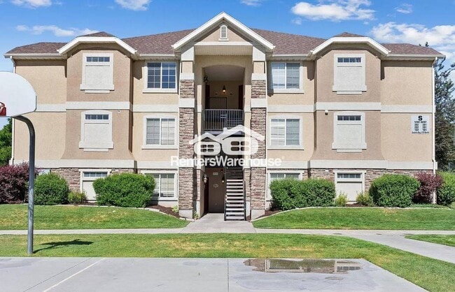 Building Photo - 1202 W 110 N