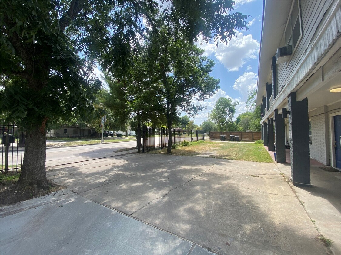 Foto principal - 5301 Collingsworth St