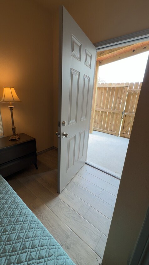 Foto del edificio - 6303 Scotchwood Dr