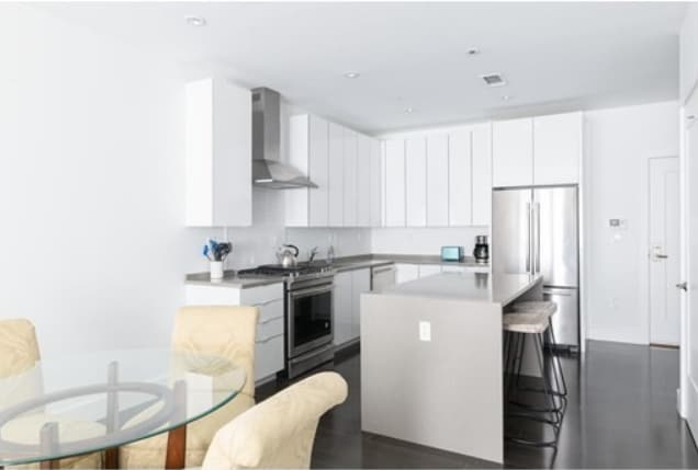 Building Photo - 2 W 6th St