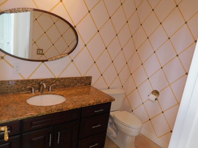 Building Photo - 406 N Fairview St