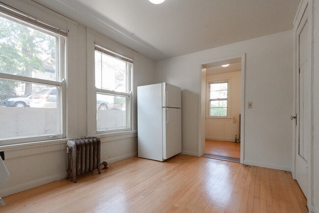 Building Photo - 146 E Gorham St