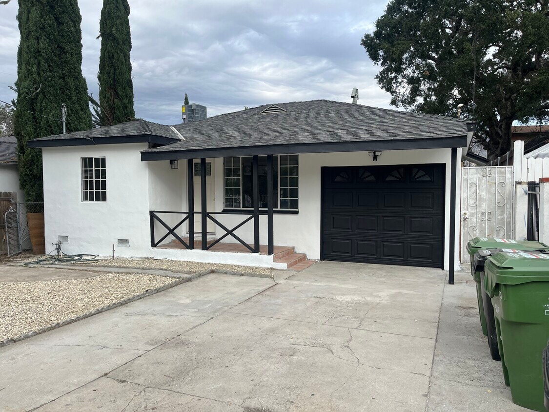 Foto principal - 7661 Beckett St