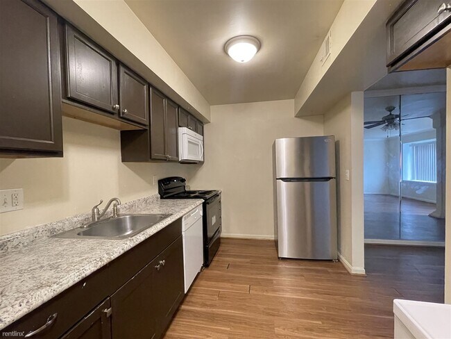 Foto del edificio - 2 br, 1.5 bath Townhome - 9075 North Laure...