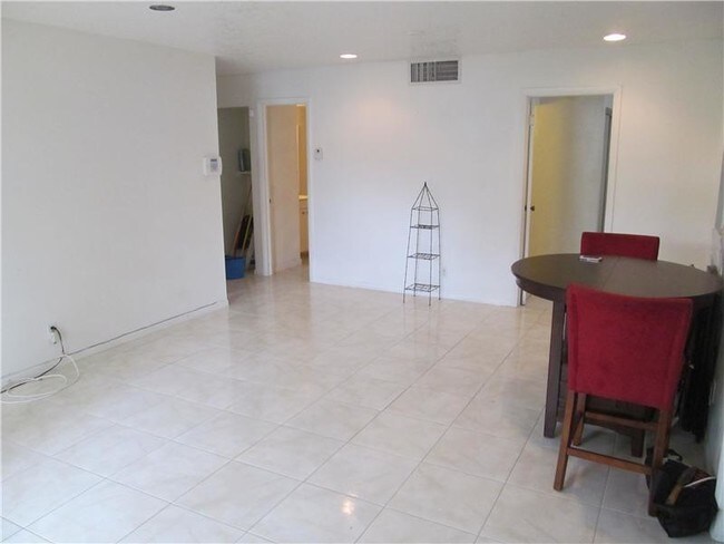 Building Photo - 7103 W Sunrise Blvd
