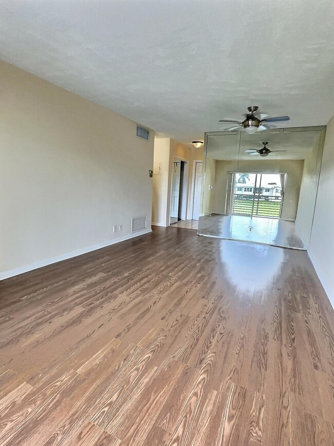 Building Photo - 2700 W Golf Blvd