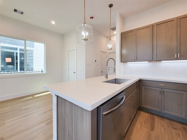 Foto del edificio - 1542 W Tidwell Rd