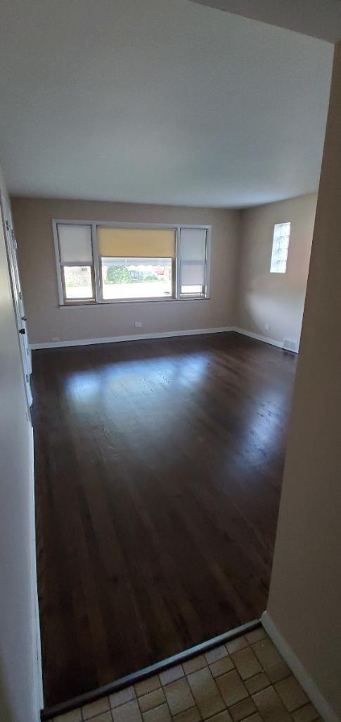 Livingroom w/hardwood floors - 509 Asbury Ave