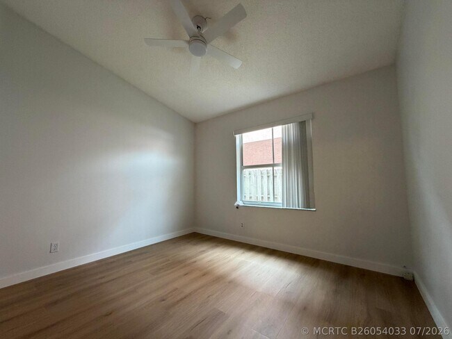 Foto del edificio - 3386 Treasure Ln