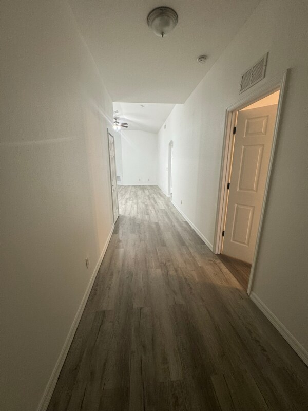 Foto del edificio - 833 Greenleaf Cir