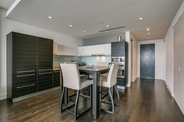 Foto del edificio - 2408 Victory Park Ln