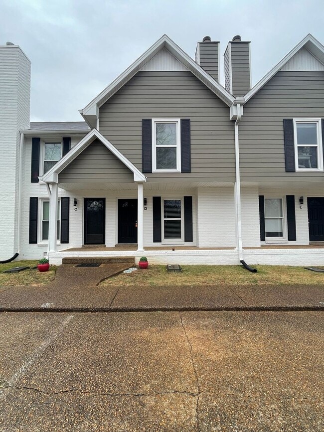 Building Photo - 724 W Due West Ave