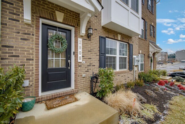 Building Photo - 3 br, 2.5 bath Townhome - 2908 Pinebrook Rd