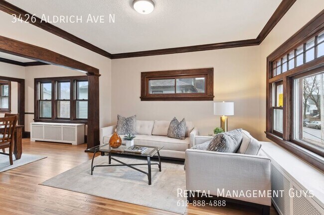 Building Photo - Awesome Character in this 3 Bedroom 1 Bath...