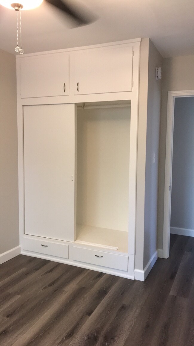 Bedroom closet with drawers and cabinet - 731 Oro Ter