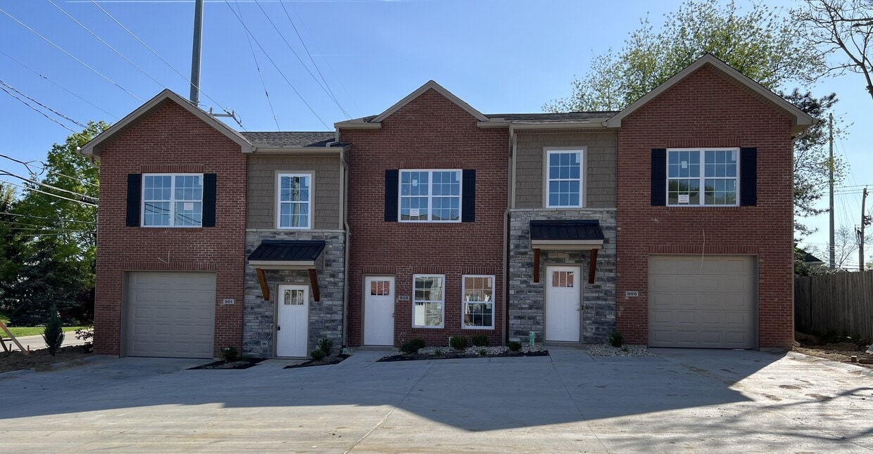 Building Photo - 501 Station Ct