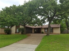 Building Photo - 2724 Buffalo Dr
