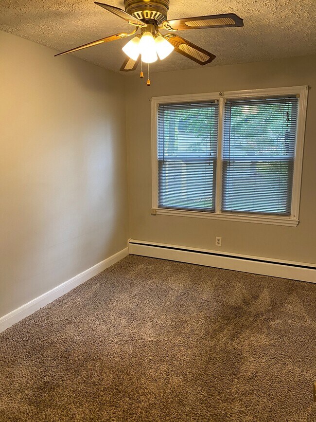 Building Photo - 1000 Linda Lee Drive, Unit 1002A