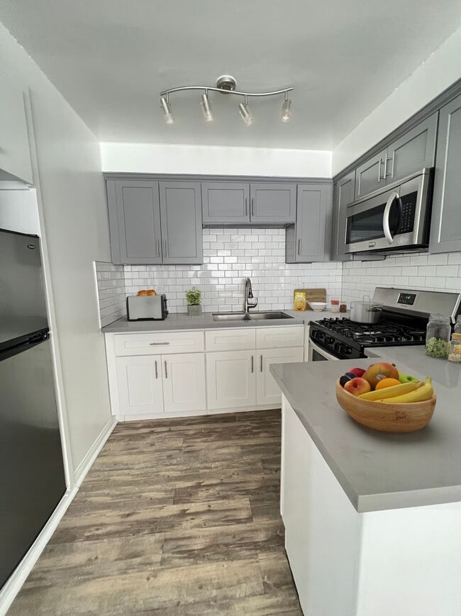 Interior Photo - Eden Roc Apartments