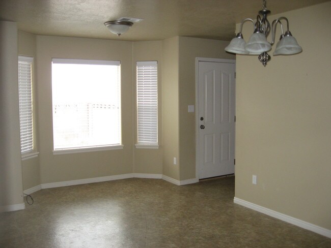 Foto del edificio - 1914 W Clark Pky N