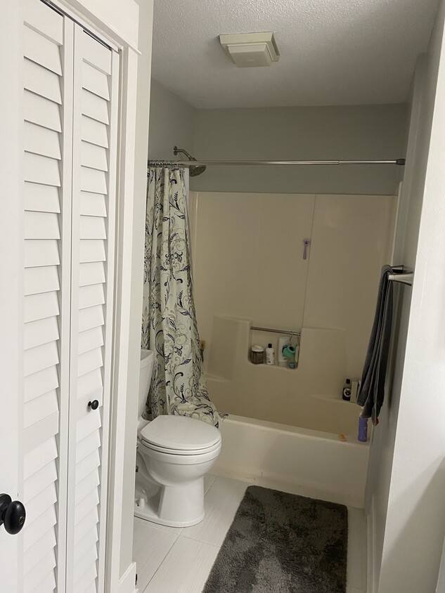 Primary Photo - 621 Riverine Dr