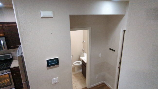 Building Photo - 1644 Union Ln
