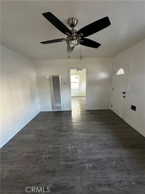 Foto del edificio - 1223 W 64th St