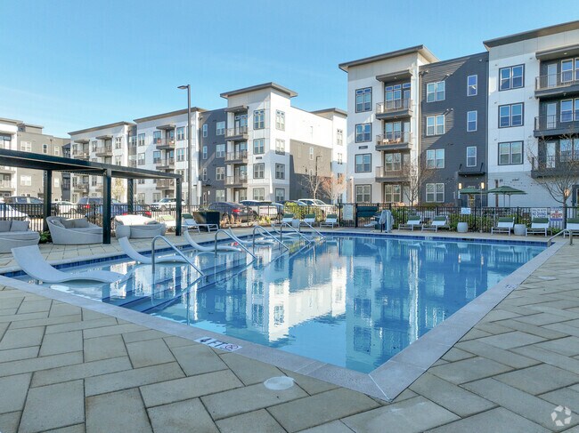 Building Photo - 1001 Tyvola