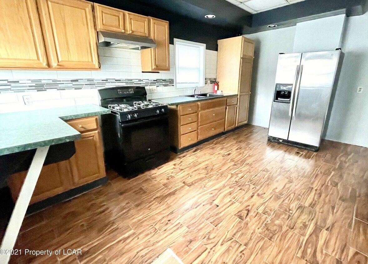 434 S Market St Unit 1, Nanticoke, PA 18634 Room for Rent in