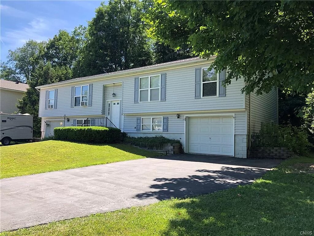 Foto principal - 97 Downey Dr
