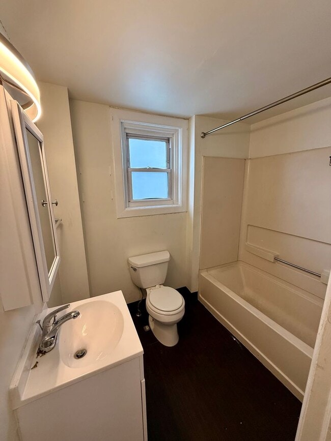 Building Photo - 2 Bedroom Townhouse in Downtown Bethlehem