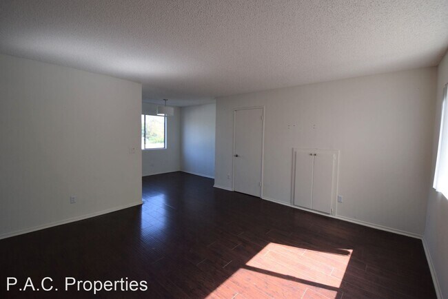 Building Photo - 2 br, 2 bath Apartment - 12338 Oxnard Stre...