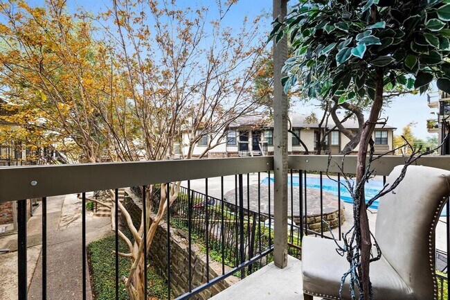 Foto del edificio - 8750 Park Ln