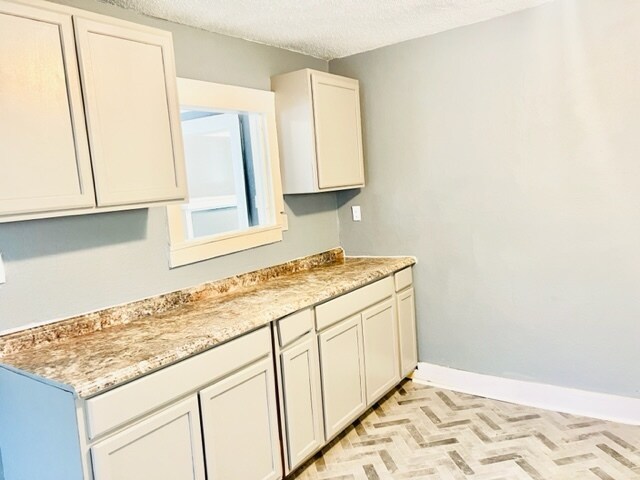 Foto del edificio - 4016 E 68th St