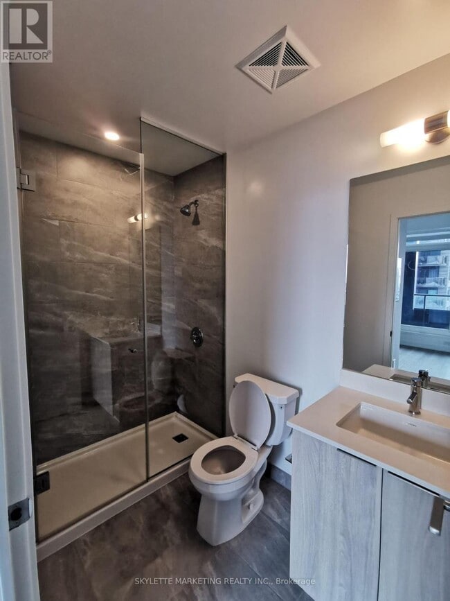 Photo du bâtiment - 395 Square One Dr