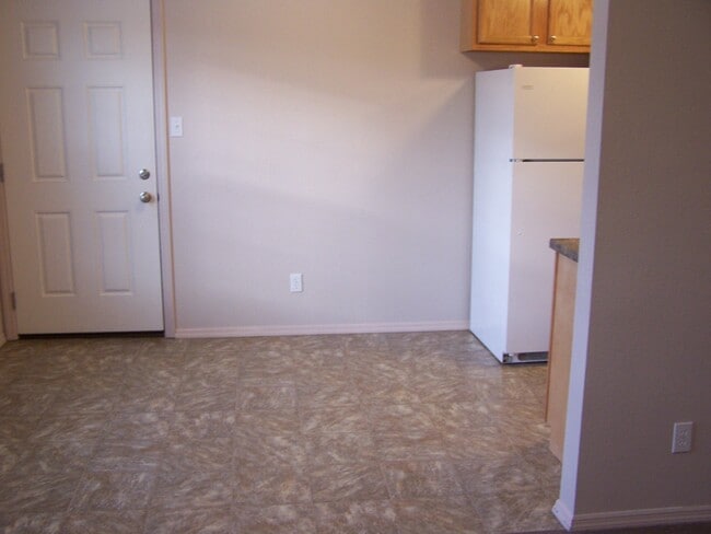 dining area - 61 Bates Dr