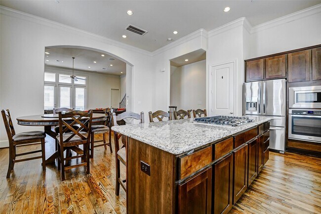 Foto del edificio - 9941 Woodwind Ln N