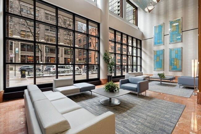 Photo - 211 E Ohio St Apartment