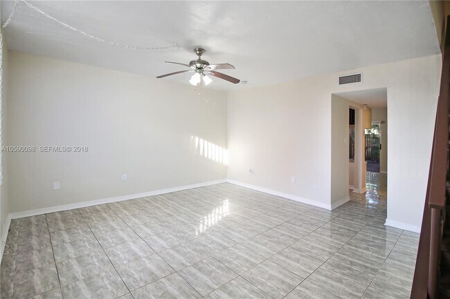 Foto del edificio - 270 NE 142nd St