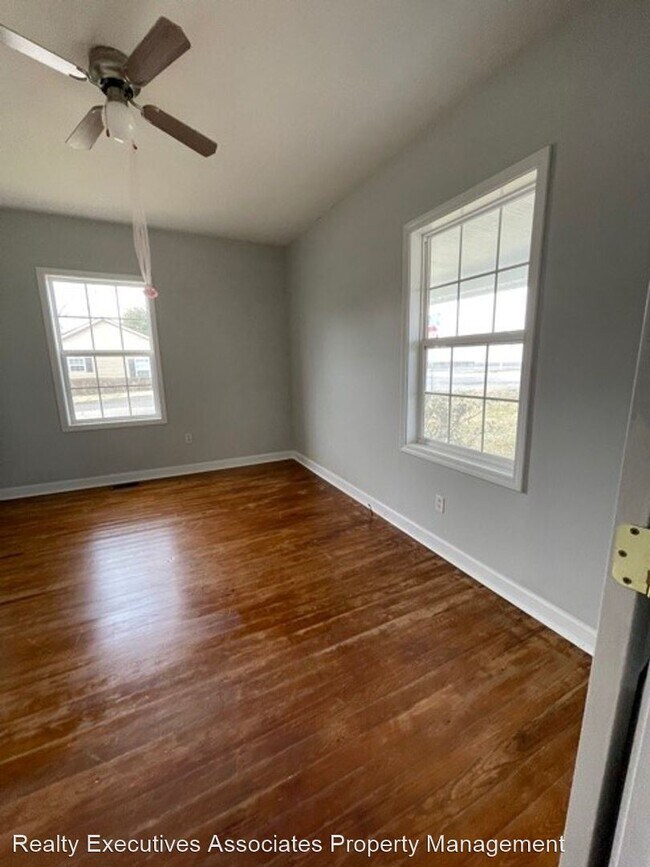 Building Photo - 3 br, 1 bath House - 206 South Rankin Road
