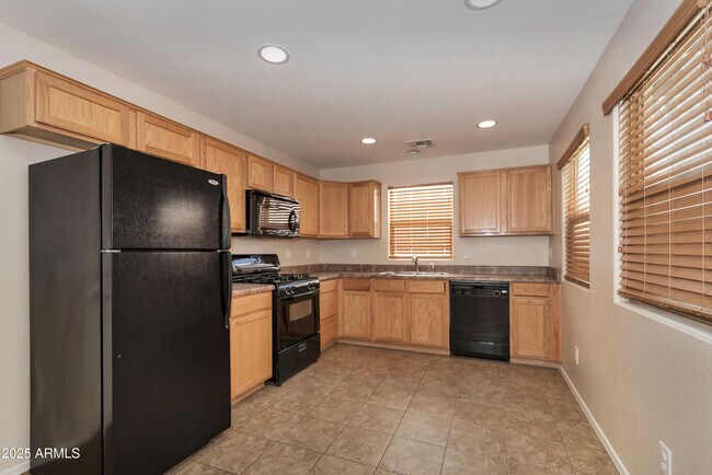 Building Photo - 2250 S Ponderosa Dr