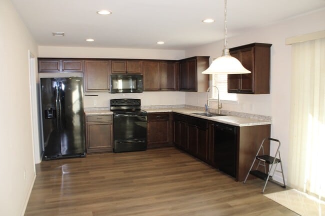 Building Photo - 234 Beckingham Dr