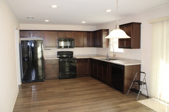 Foto del edificio - 234 Beckingham Dr