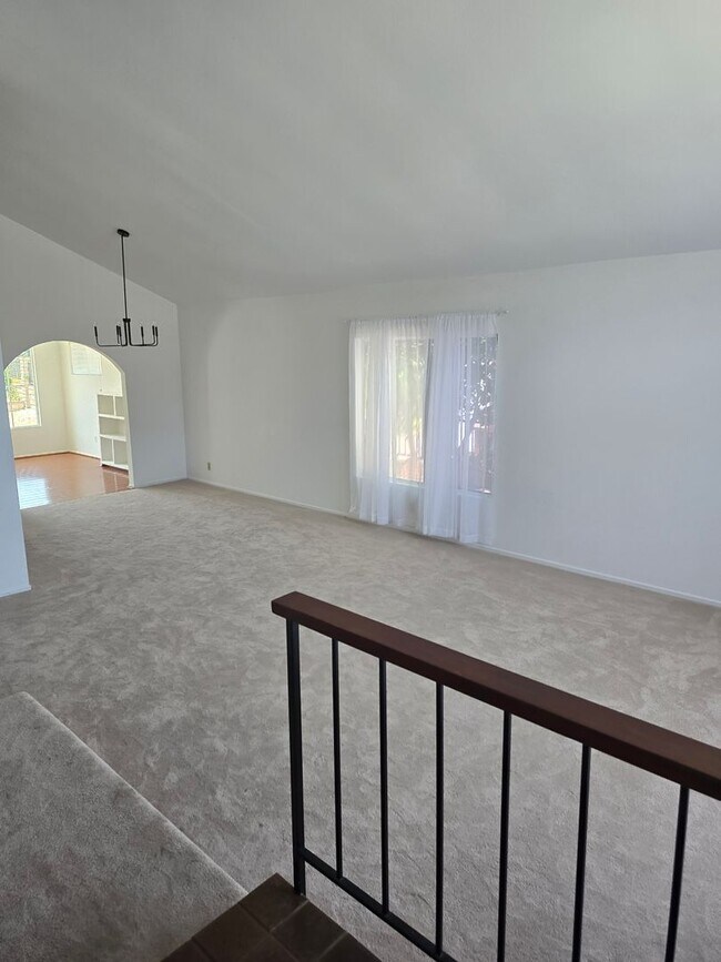 Building Photo - BEAUTIFUL 4 BEDROOM 3 BATH HOUSE. MOVE IN ...