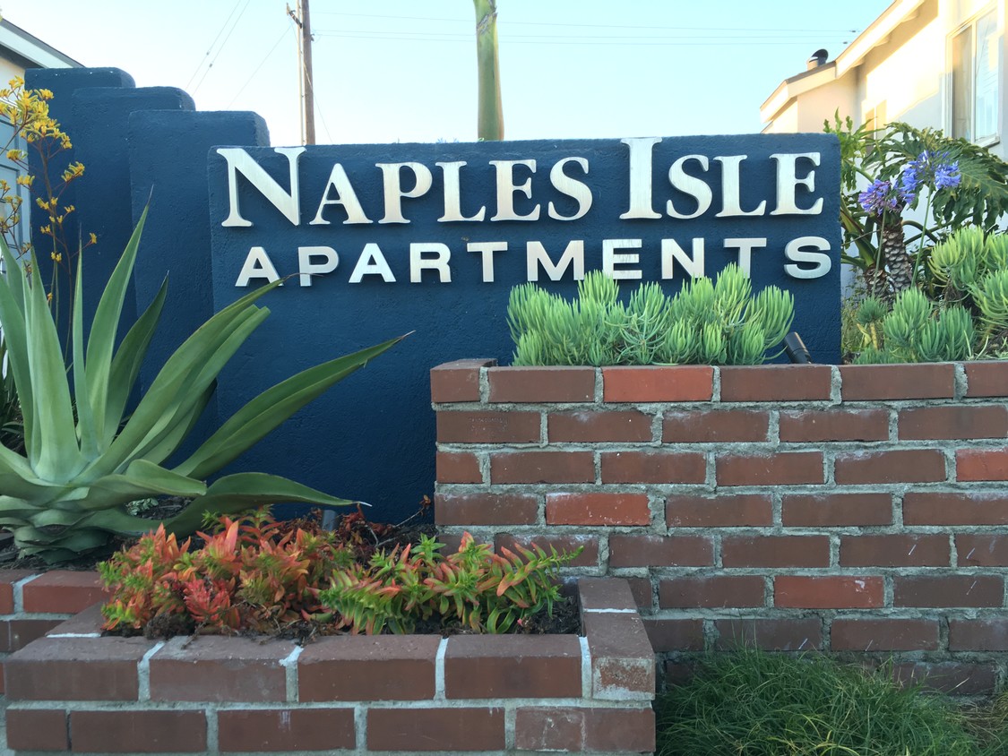 Primary Photo - Naples Isle Apartments