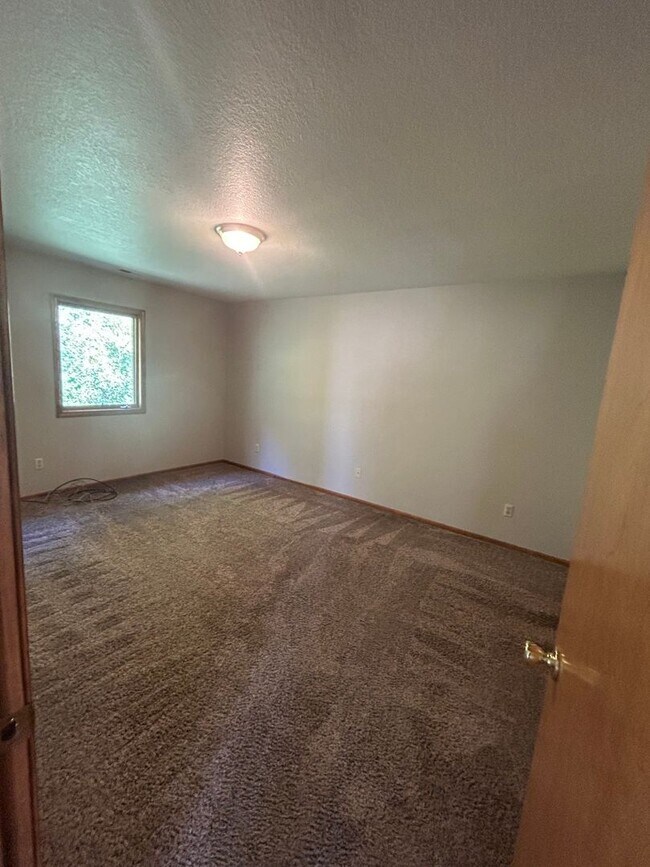 Foto del edificio - 1528 Flagstone Dr