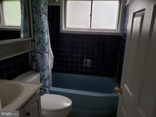 Building Photo - 35 Viking Ln